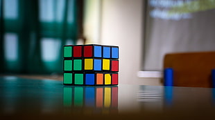 shallow focus photography of 3 x 3 rubiks cube