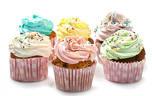 several cupcake with icing toppings
