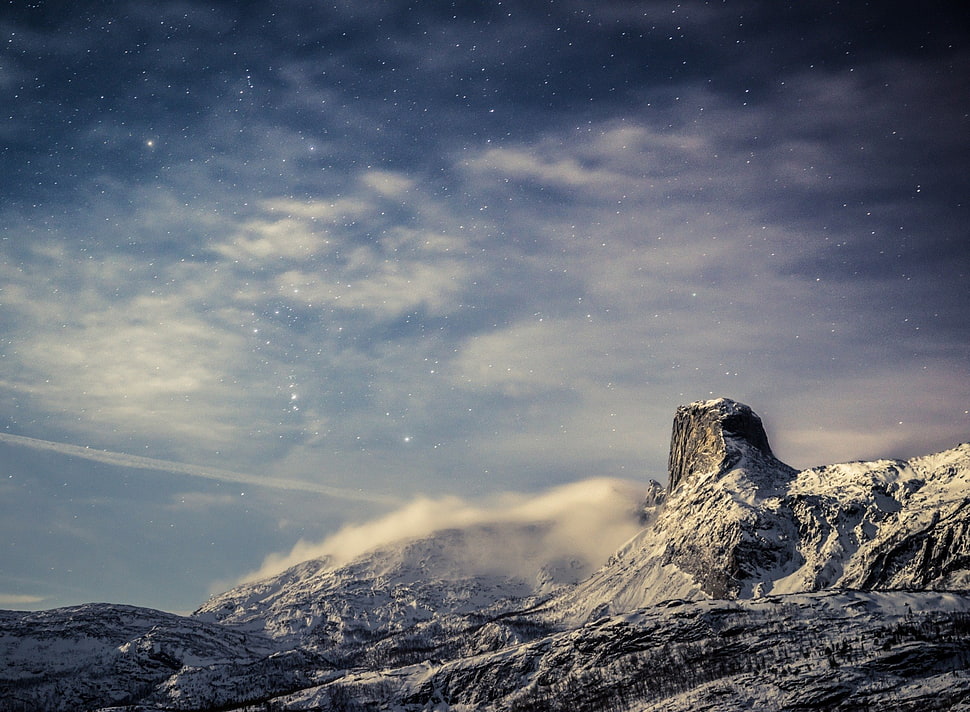 white and black mountain HD wallpaper