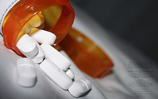 oval white medication tablets, drugs, pills