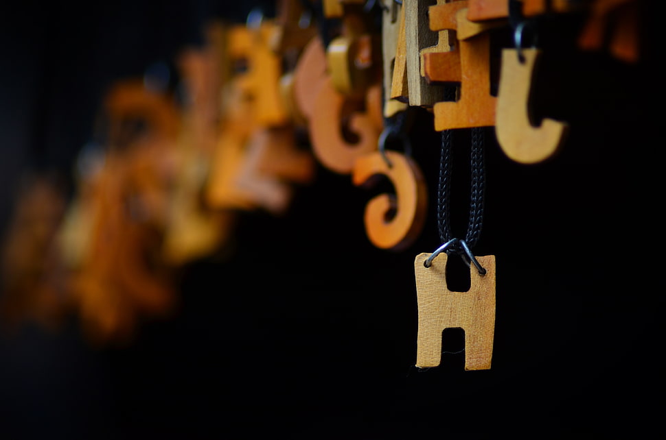 Shallow Focus Photography Of Letter H Decor Hd Wallpaper