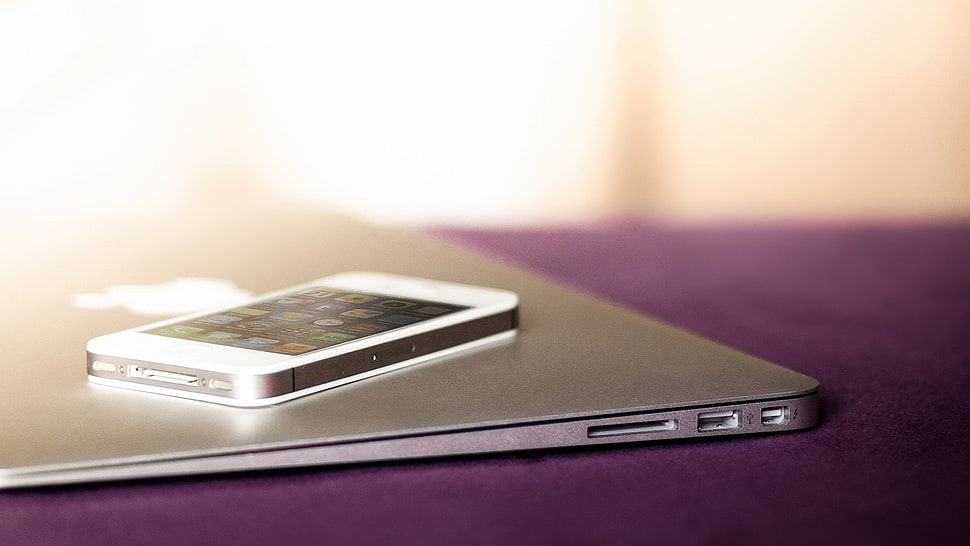 white iPhone 4s HD wallpaper
