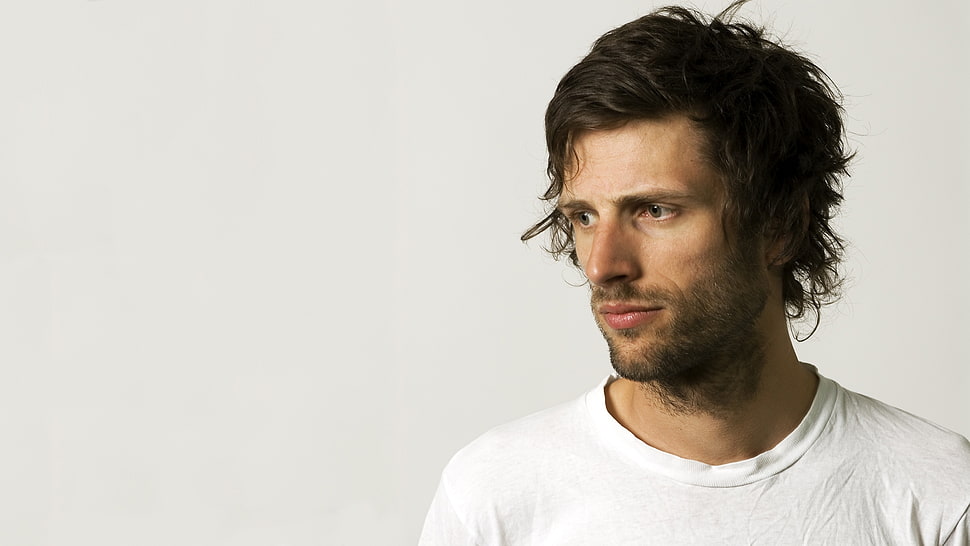 man in white crew-neck top HD wallpaper
