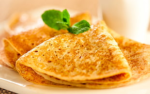 brown and white pancakes