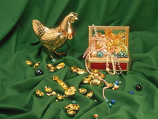 gold rooster figurine HD wallpaper