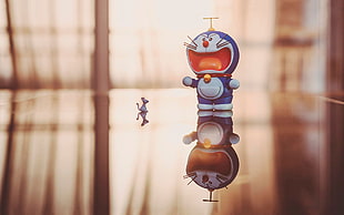 Doraemon plastic figure, Doraemon, mice, toys, reflection