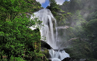 waterfalls photo during daytime
