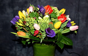 multicolored Tulip flower centerpiece pohot