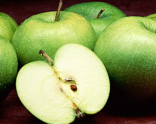 closeup photography of green sliced apple