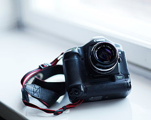 selective focus photograph of Canon EOS 50D Mark 2