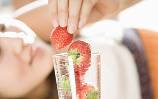 bunch of strawberries on glass cup
