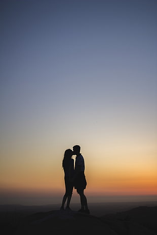 couple, kissing, love, romance HD wallpaper