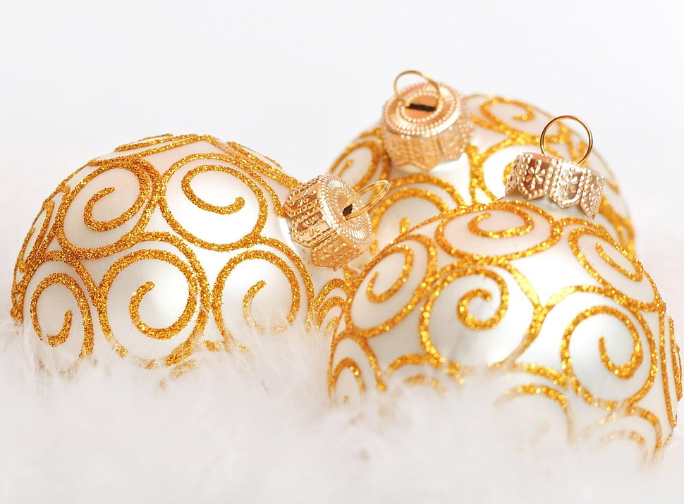 three brown and white christmas baubles HD wallpaper