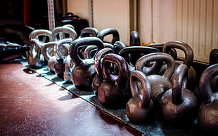 black and gray kettle bells
