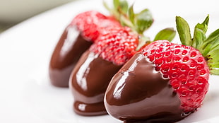chocolate-covered strawberries, strawberries, chocolate, food HD wallpaper