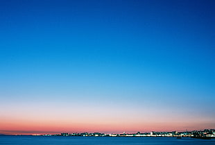 city landscape during dusk HD wallpaper
