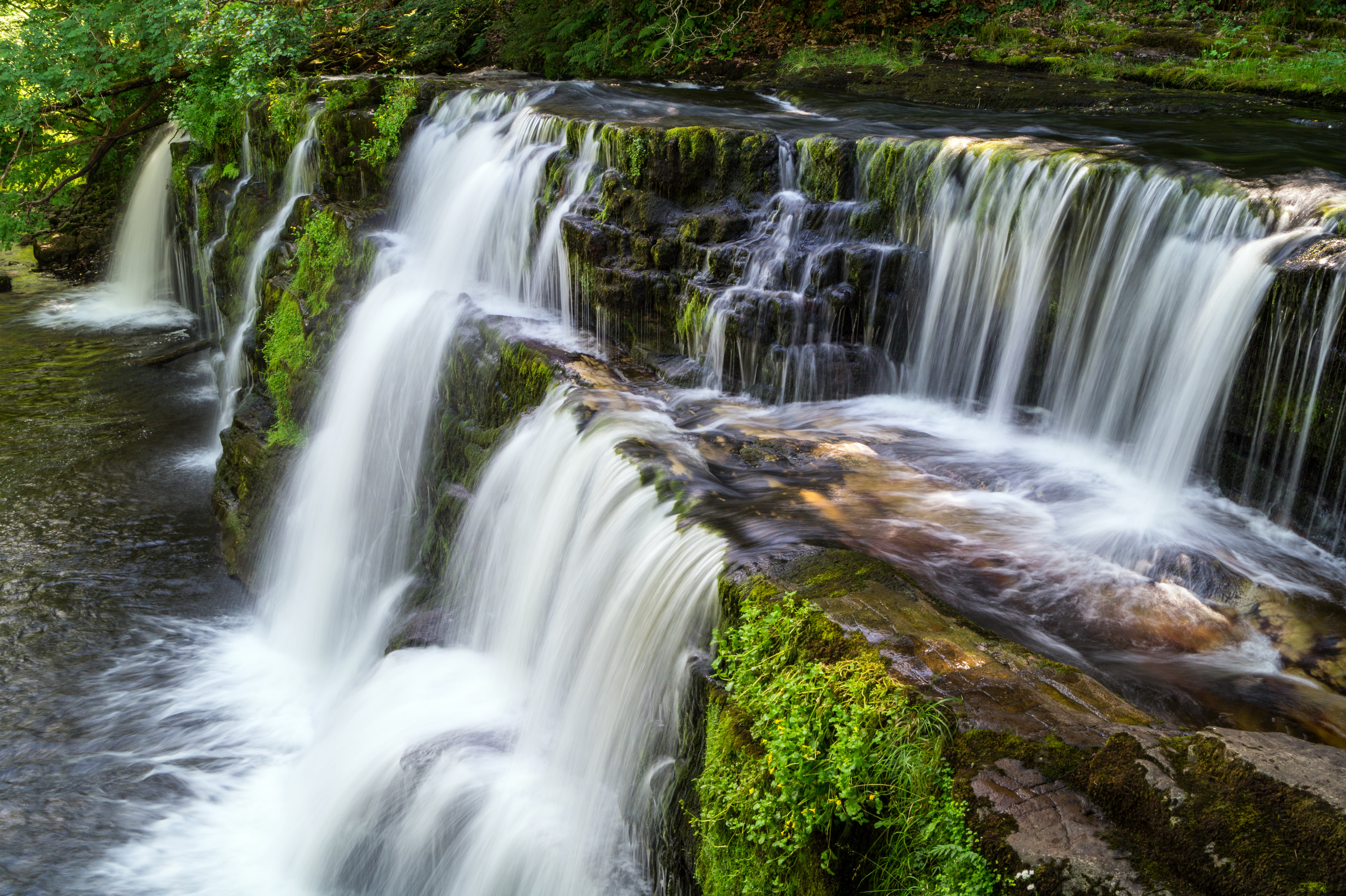 Country falls. Брекон Биконс Уэльс. Водопады в национальном парке Брекон. Водопады Уэльса. Дневные водопады.