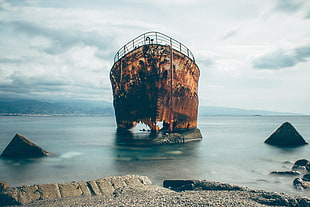 rusted sink boat on seashore, landscape, shipwreck, Italy, rocks