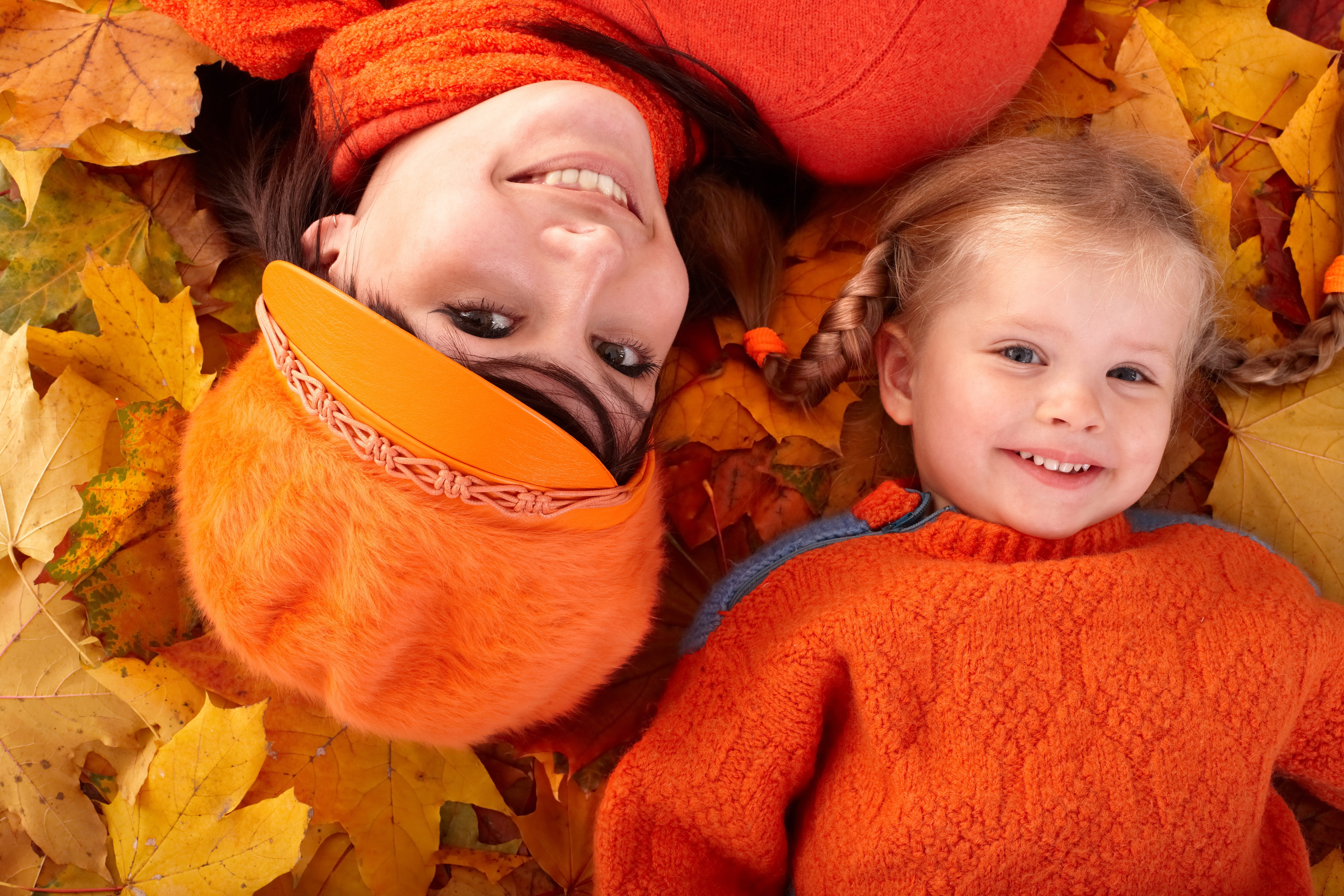 Почему ребенок оранжевый. Улыбка осени. Осень для детей. Дочери осени. Дети осенью.