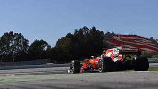 red and white Ferrari F1 race car, Ferrari F1, Formula 1 HD wallpaper