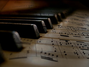 close-up photography of piano