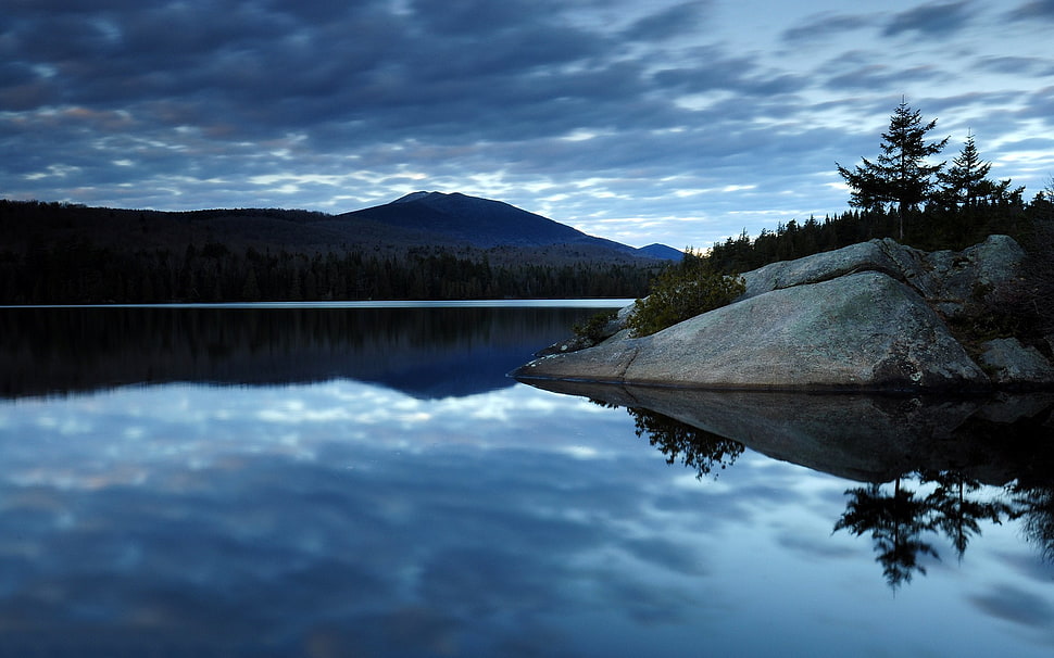 white and black boat on body of water, nature, landscape, rock, clouds HD wallpaper