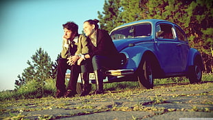 blue Volkswagen Beetle, couple, Volkswagen HD wallpaper