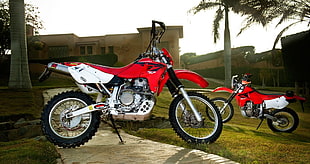red and white dirt bike HD wallpaper
