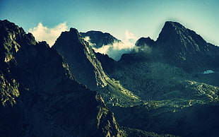mountain at daytime HD wallpaper