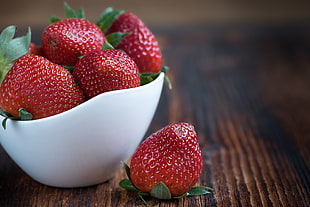 selective focus photography of white ceramic bowl with red strawberry fruits