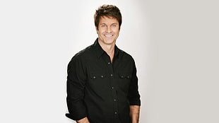 man wearing black button up dress shirt