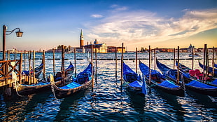 blue canoe lot, Venice, gondolas, sunset HD wallpaper