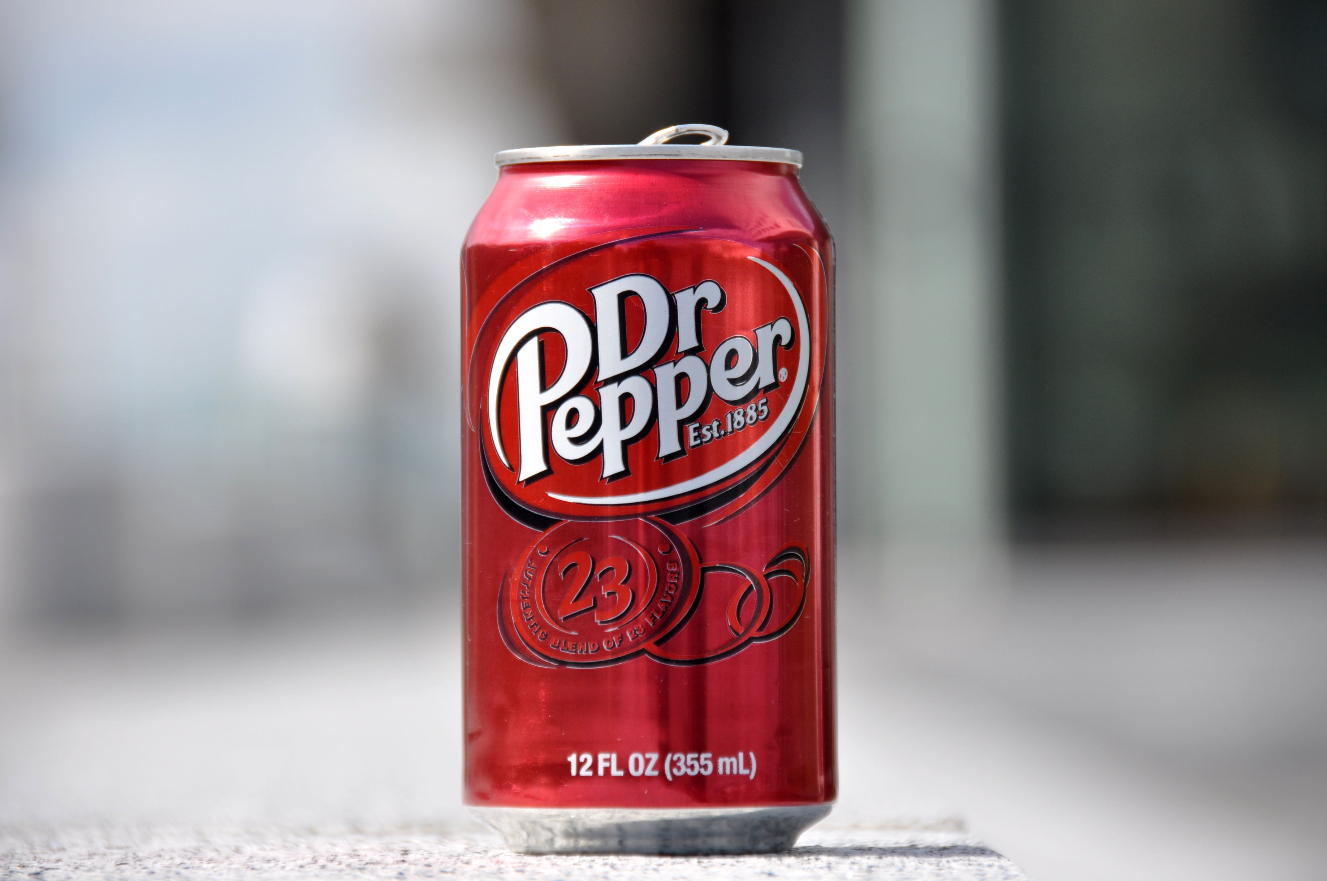 Mr pepper. Доктор Пеппер 1885. Газированные напитки доктор Пеппер. Доктор Пеппер в банке. Доктор Пеппер оригинал 355мл (12шт).