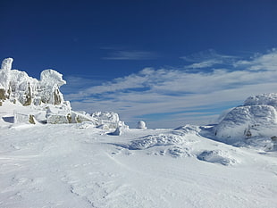 mountain covered with snow under blue sky