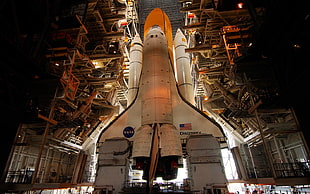 white NASA rocket, NASA, space shuttle, Discovery HD wallpaper