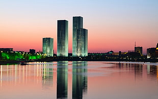 landscape photo of high-rise buildings next to body of water HD wallpaper