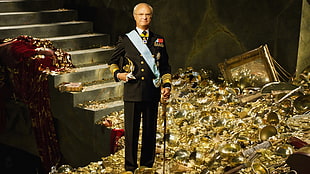 men's black and grey suit, Carl XVI Gustaf, Sweden, Photoshop, gold