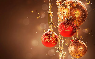 two red and two brown baubles