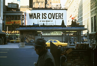 men's gray shirt, John Lennon, Yoko Ono, protestors, Vietnam War