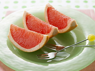 citrus fruit slice on green ceramic plate