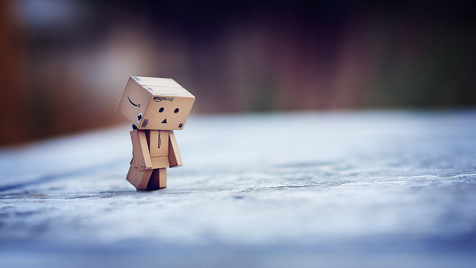 white and black wooden table, Danbo, Amazon HD wallpaper
