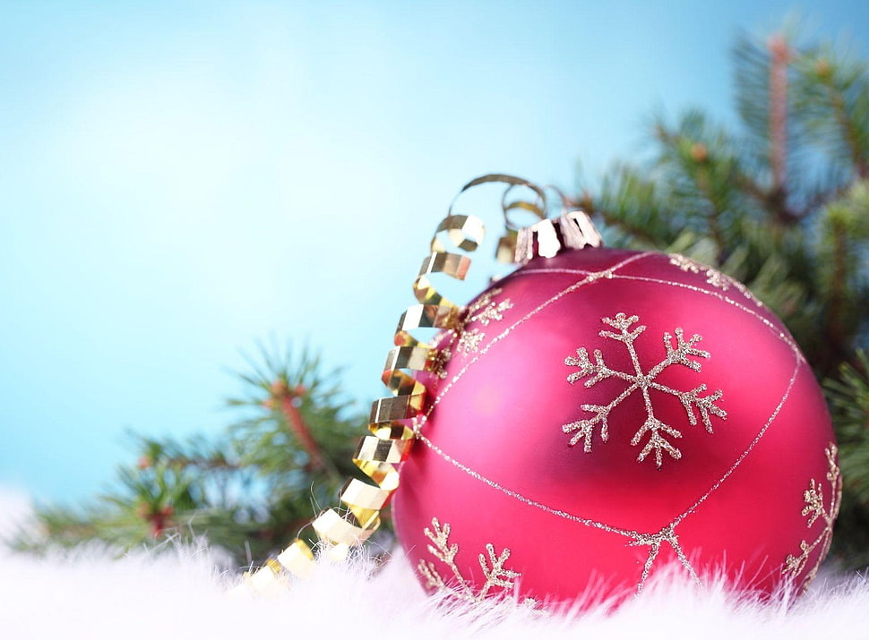 red bauble macro photoraphy HD wallpaper