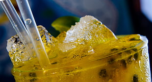 close-up photography of beverage with crushed ice HD wallpaper
