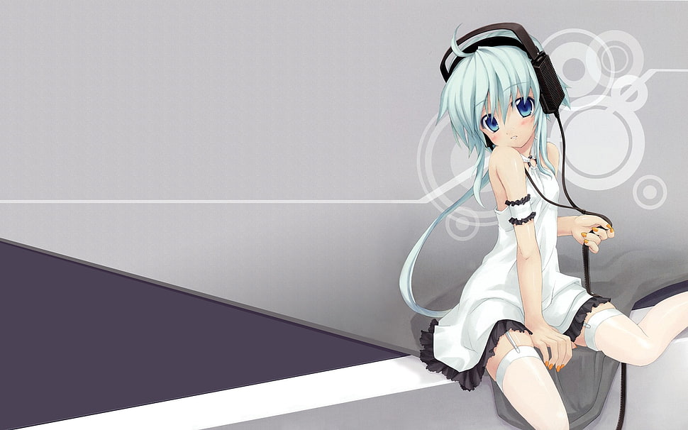 Anime charcater wearing white nightie and black corded headphones HD wallpaper