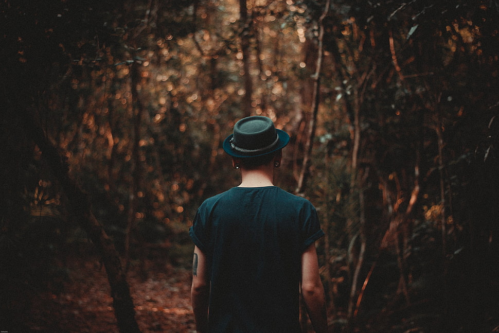 men's black t-shirt, Guy, Hat, Walk HD wallpaper