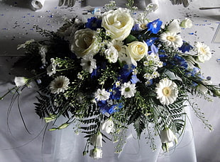 white Roses and Daisies arrangement