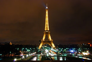 Eiffel Tower during nighttime HD wallpaper
