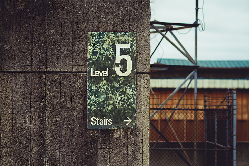 green and white Level 5 Stairs signboard HD wallpaper