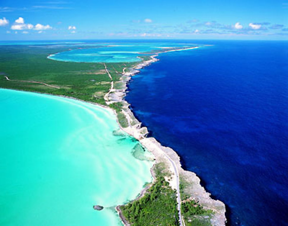 aerial photo of blue lagoon HD wallpaper