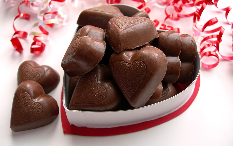 heart-shaped chocolate bars on white box HD wallpaper